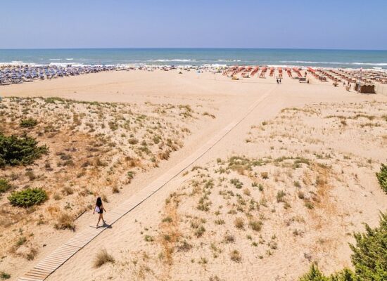 summer-chill-camp-viareggio-italien-strand