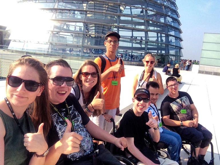 yat-reisen-jugendliche-mit-behinderungen-berlin-bundestag